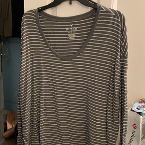 Long sleeve v-neck shirt